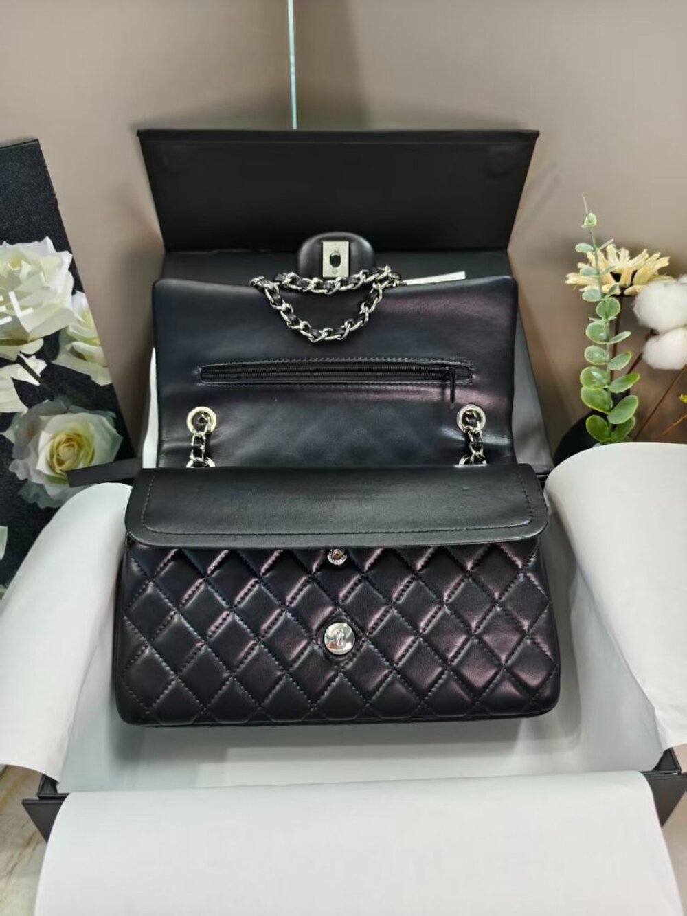 Chanel Black Lambskin Quilted Classic Flap Bag Sliver - Picture 4 of 8